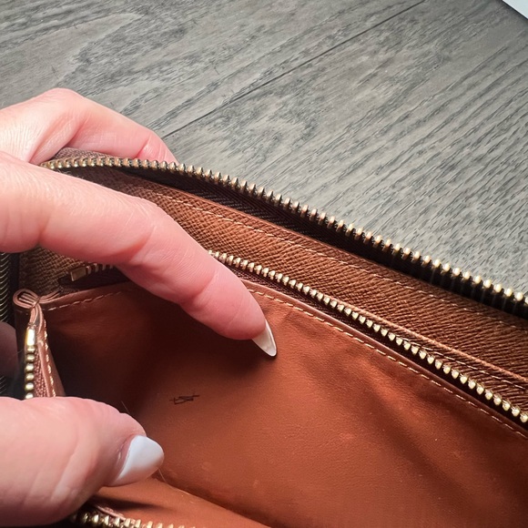 Authentic LOUIS VUITTON Monogram Zippy Organizer Wallet - Picture 9 of 15